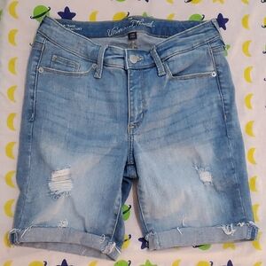Universal Thread Women's Distressed Light Blue Jean Shorts Size 2